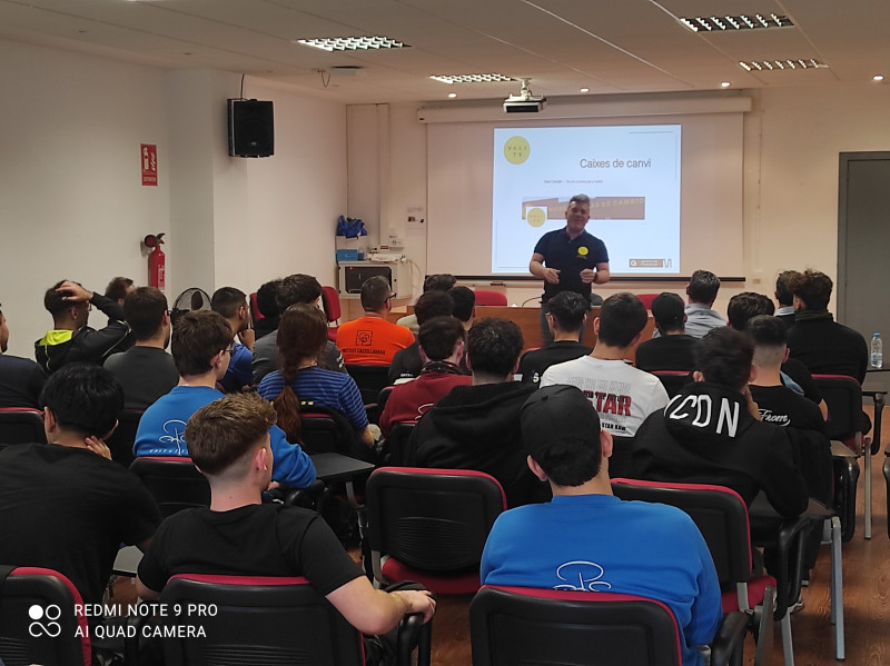 Img Sessión informativa con los alumnos del Instituto Castellarnau 26